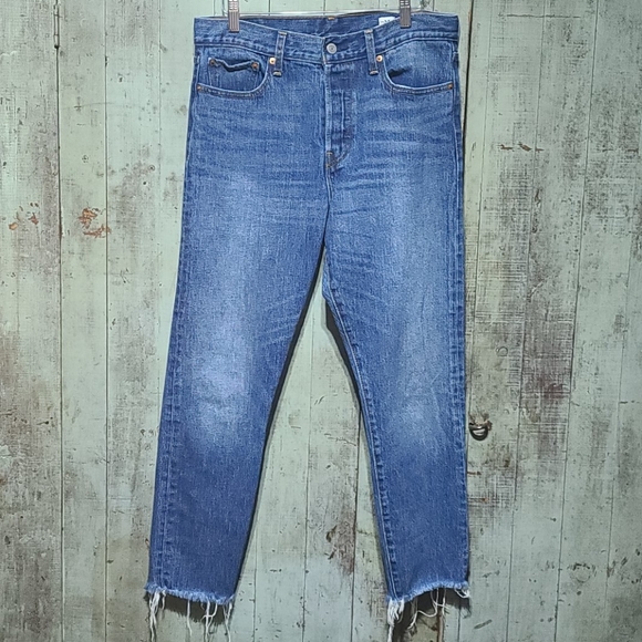 Levi's Denim - Levi's medium wash cropped leg button fly jeans